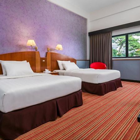 Merrida Hotel Кланг Экстерьер фото