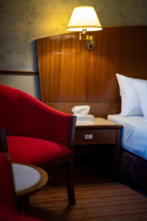 Merrida Hotel Кланг Экстерьер фото
