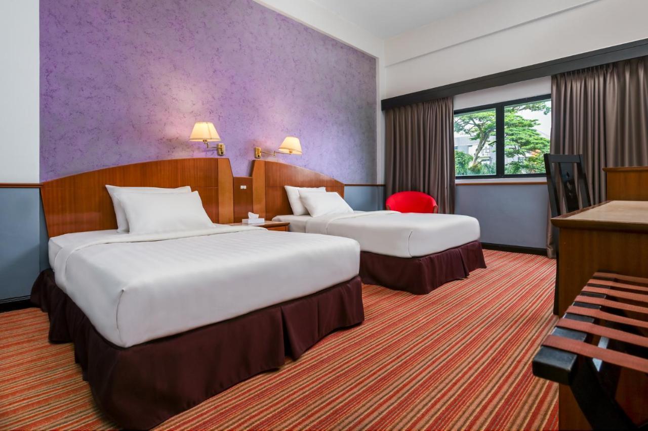 Merrida Hotel Кланг Экстерьер фото