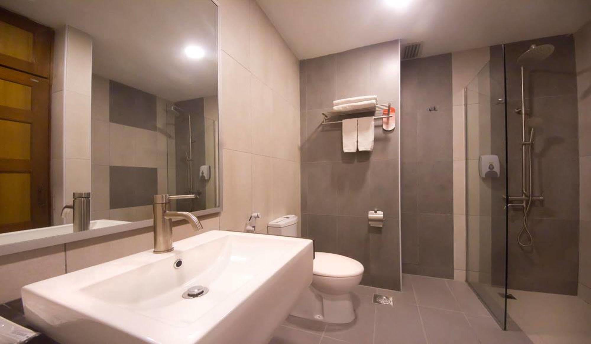 Merrida Hotel Кланг Экстерьер фото