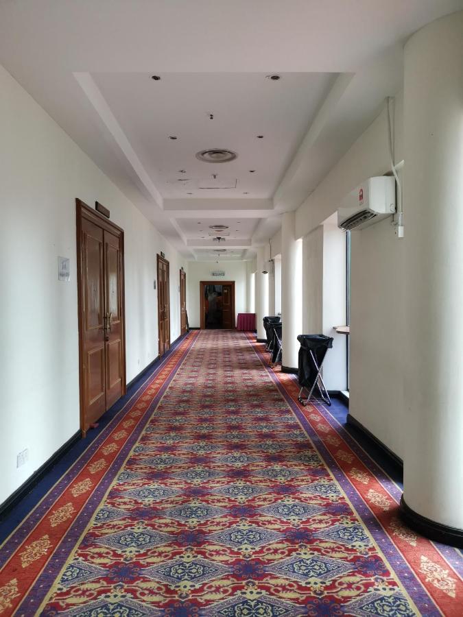 Merrida Hotel Кланг Экстерьер фото